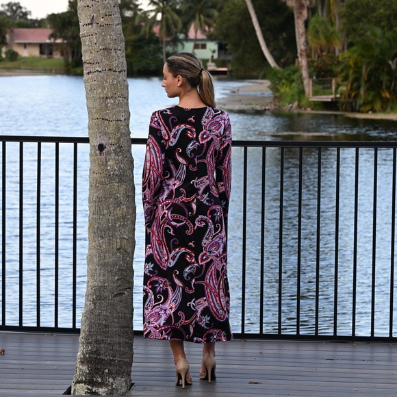 DEVORAH'S SECRET Modest Midi Dress Paisley Black & Pink / Regular& Plus sizes - Picture 5 of 6